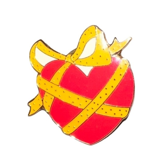 Mary Engelbreit Vintage Heart Ribbon Metal Enamel Lapel Pin - Picture 1 of 6